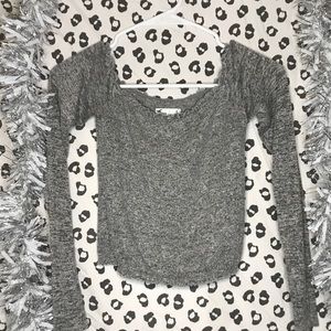 Off the shoulder shirt 👚